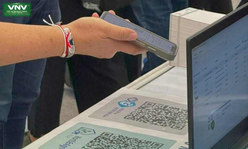 Visitors scanning QR code for entry at VIV Health & Nutrition Asia 2026 in Bangkok